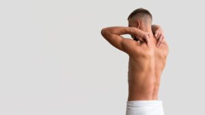 Depilace zad a hrudníku pro muže 4 Hladké mužské paže a předloktí